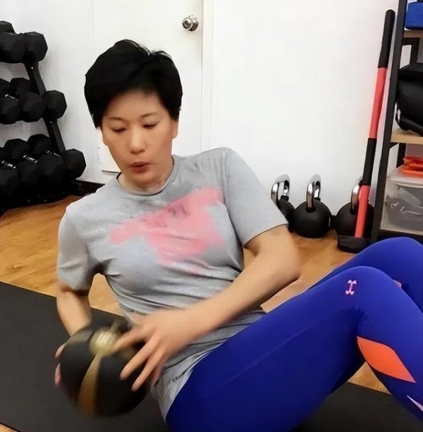 配资炒股导航 前国手李昕现状：定居北京，离婚12年仍是单身，57岁无儿无女