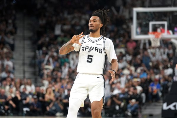 配资炒股票 后场核心！卡斯尔18中10砍下33分2板5助1断 上半场19分&末节11分